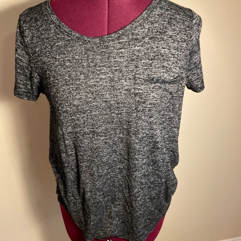 black/gray t shirt